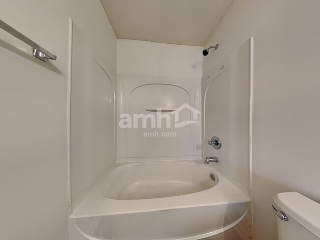 Building Photo - 201 Lameshur Ln