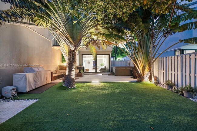 Building Photo - 300 Poinciana Island Dr