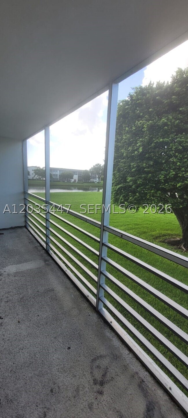 Building Photo - 320 Fanshaw H