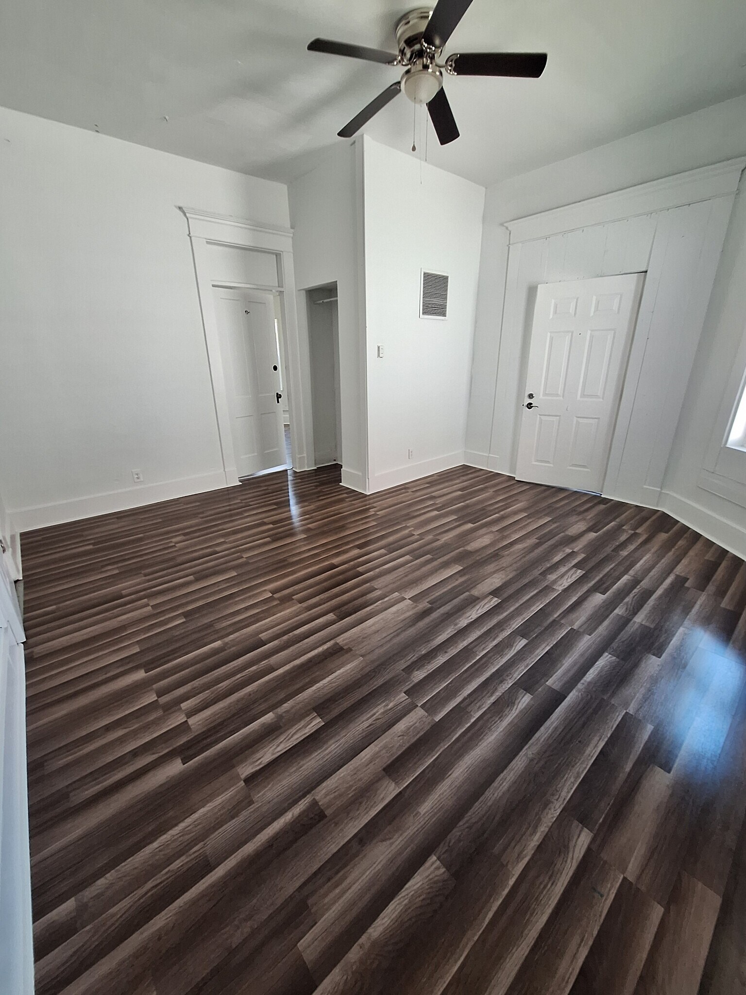 Building Photo - 515 W Franklin St