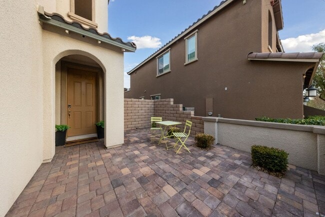 Building Photo - Luxury Dream Home with Unmatched Views and Resort-Style Amenities