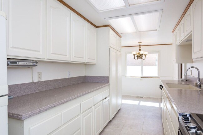 Building Photo - Large Traditional Home in La Mesa!