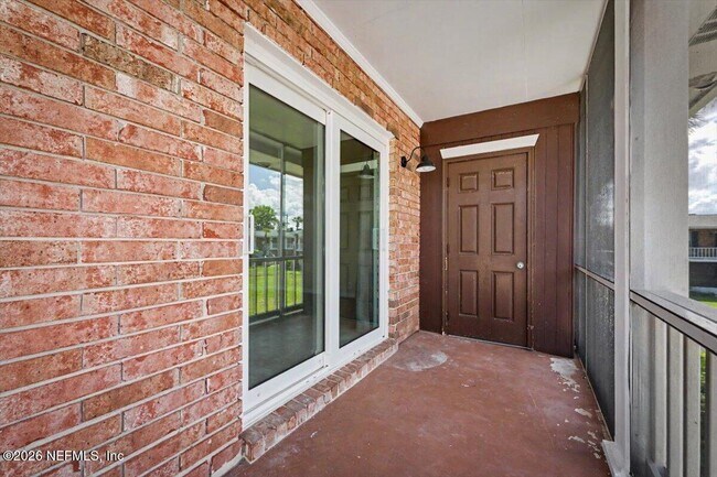 Building Photo - 22 Comares Ave