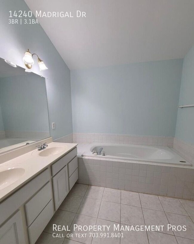 Building Photo - 14240 Madrigal Dr