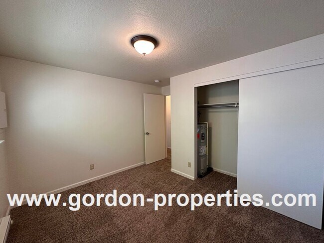 Building Photo - 4512 NE Lombard St