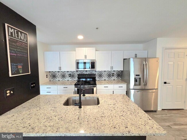 Building Photo - 9720 Lake Point Ct