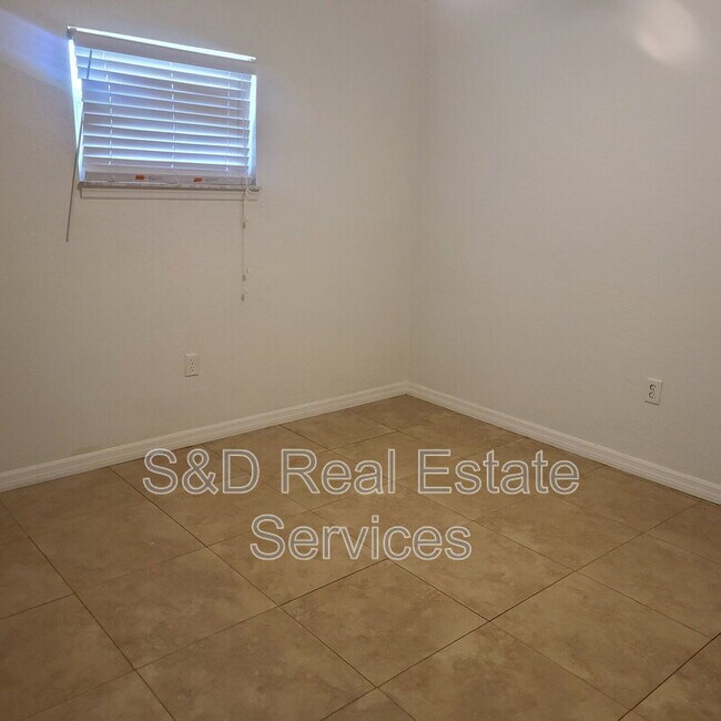 Building Photo - 2415 S Crystal Lake Dr