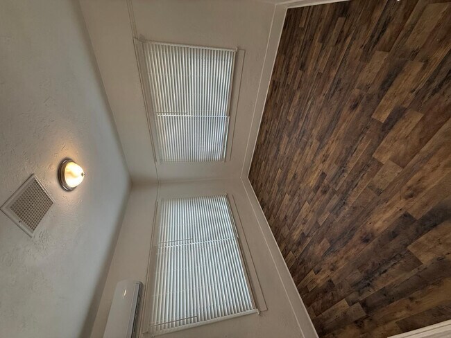 Building Photo - 710 S 1st St