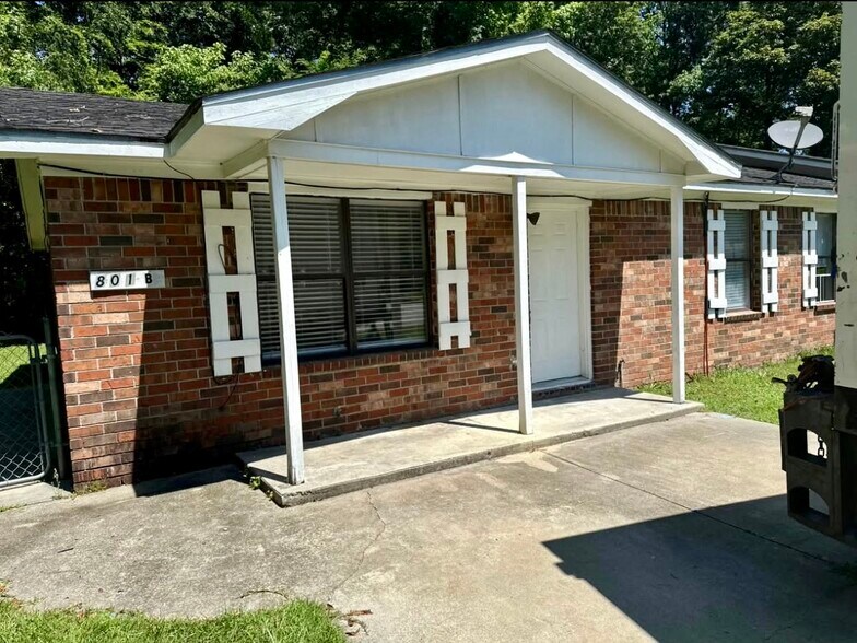 Building Photo - 801 Sandpiper Dr