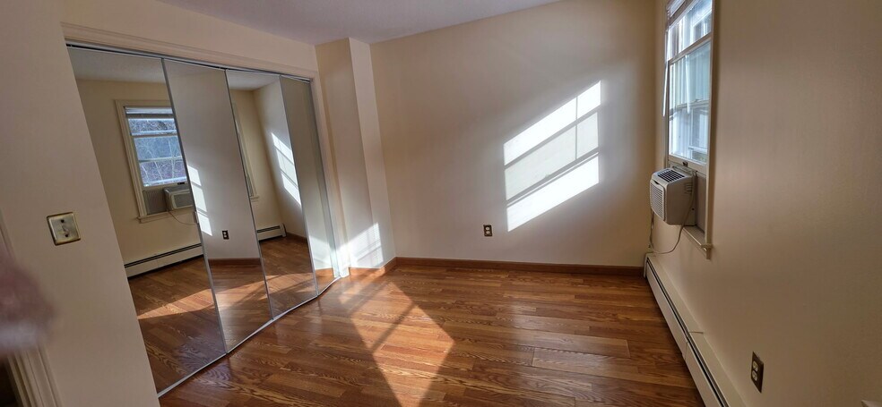 Bedroom 2 - 23 Mill St