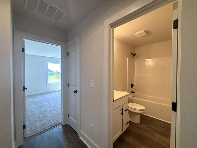 Building Photo - 4420 Whitetail Path Cove