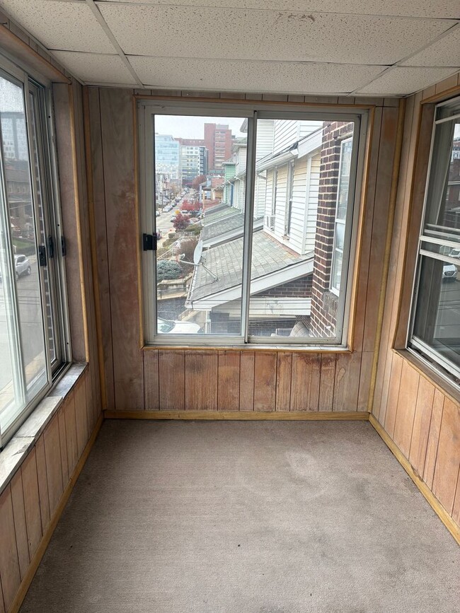 Building Photo - 345 Coltart Ave