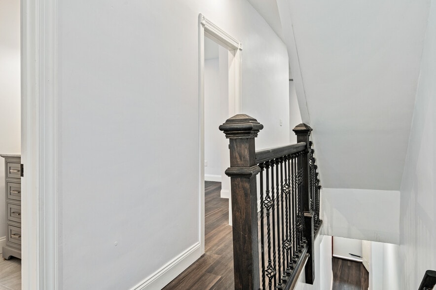 Building Photo - 318 Laurel St