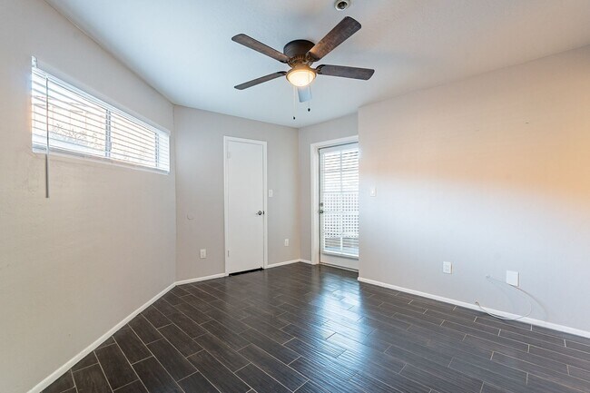 Building Photo - Two Bedrooms in Old Town Scottsdale - Avai...