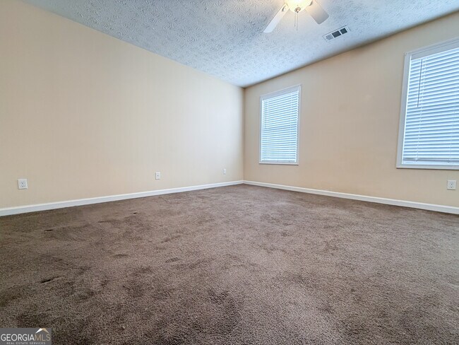 Building Photo - 2711 Highland Ridge NW