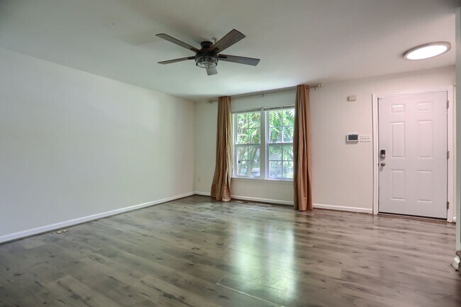 Building Photo - Contemporary Living At It's Finest in Lovely Owings Mills!!