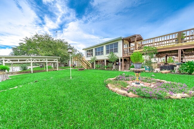 Building Photo - 325 Palm Dr