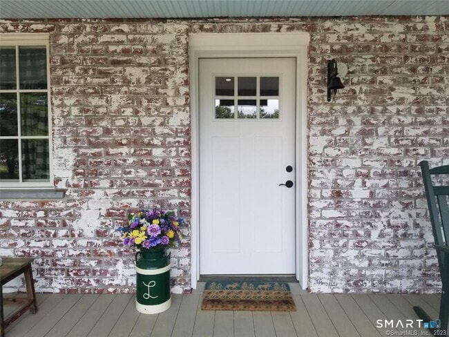 Building Photo - 11 Apple Way