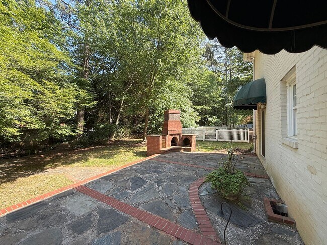 Building Photo - **OFFERING REFUNDABLE APPLICATION FEES & $250 MOVE IN PROMOTION** Incredible 5BD, 4.5BA House in ...