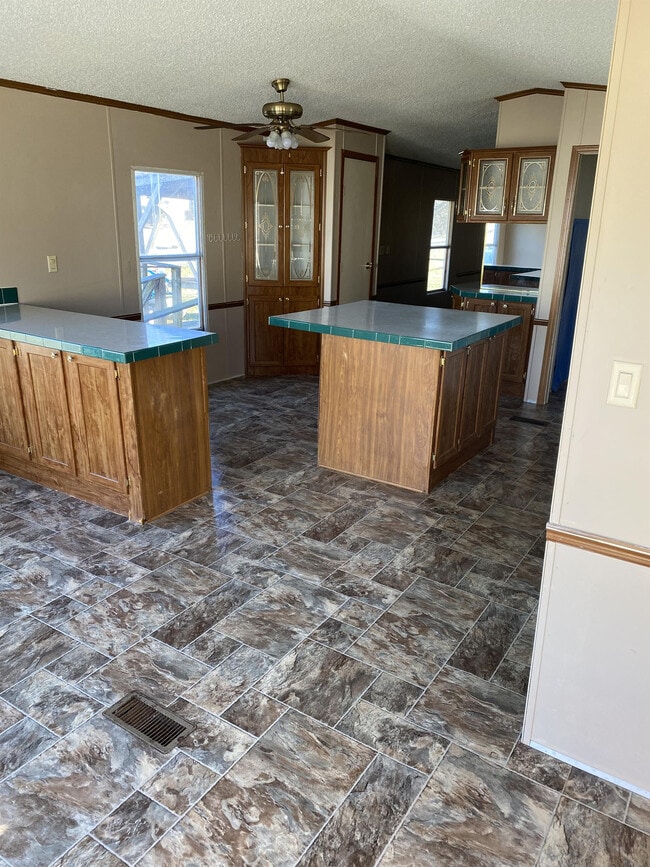 Building Photo - 307 Piper Dr