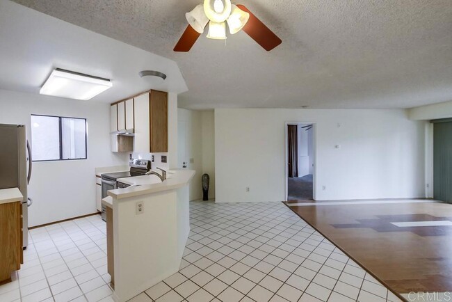 Building Photo - 9771 Mesa Springs Way