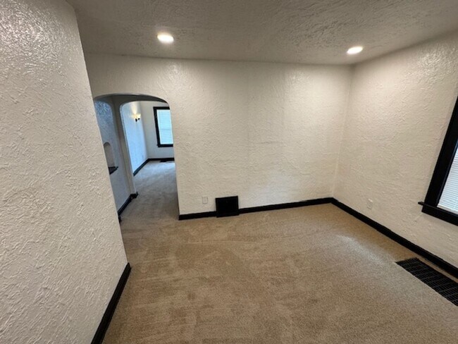 Building Photo - Trail St 223-225 W