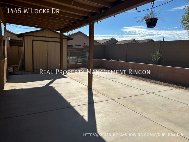 Building Photo - 1445 W Locke Dr