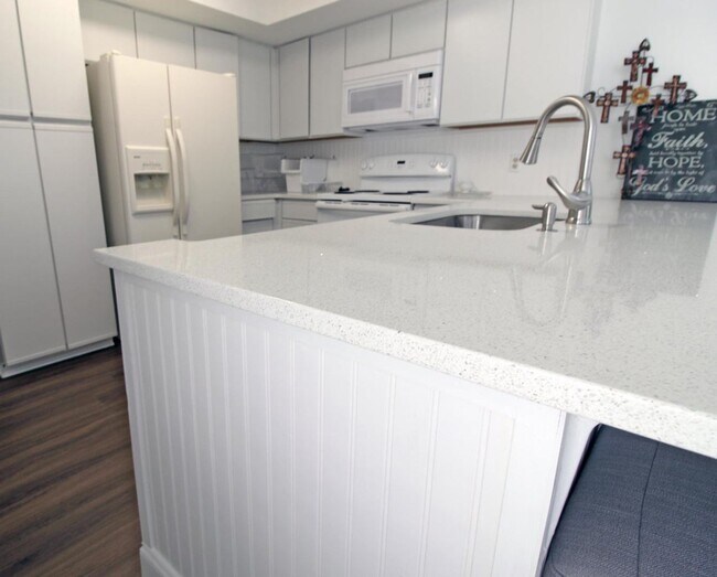 Building Photo - 3 Bedroom Townhouse in Gleneagles Community of Bluewater Bay!