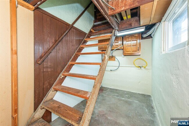Building Photo - 807 Fern St
