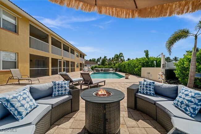 Building Photo - 5420 Chiquita Blvd S