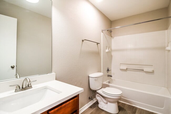 Building Photo - 13805 Canyon Ranch Rd
