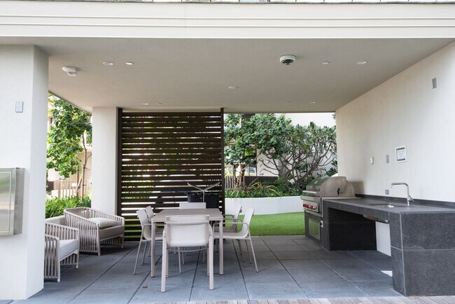 Building Photo - SKY ALA MOANA ONE BEDROOM AVAILABLE NOW