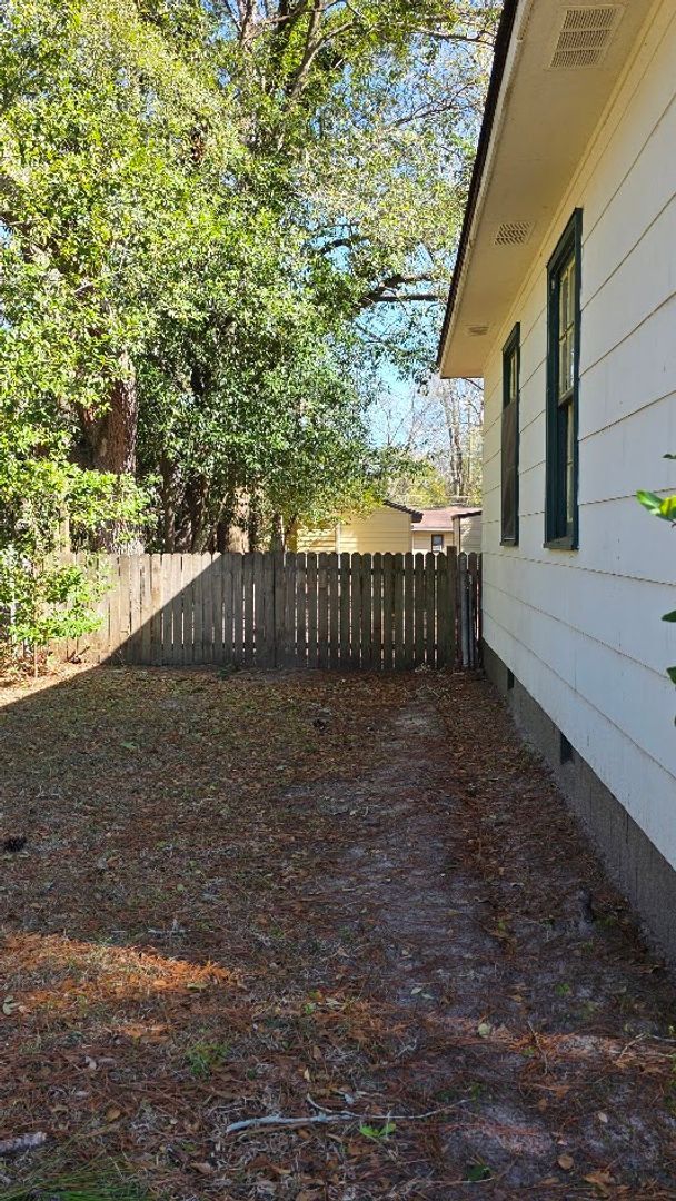 Building Photo - 3/1