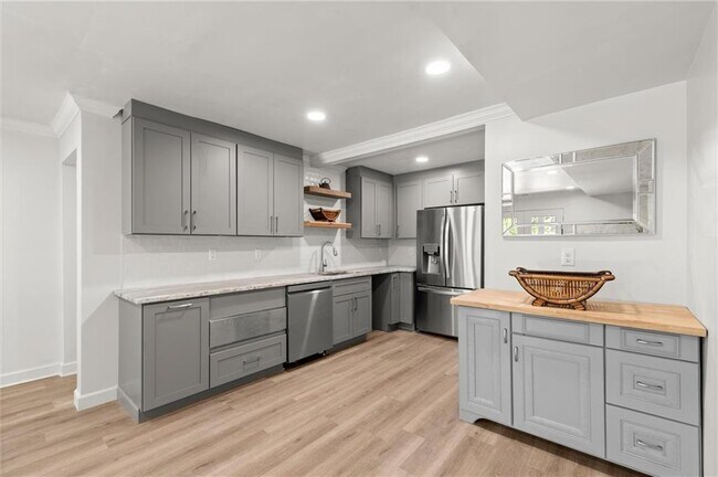 Building Photo - 459 Atlanta Country Club Dr
