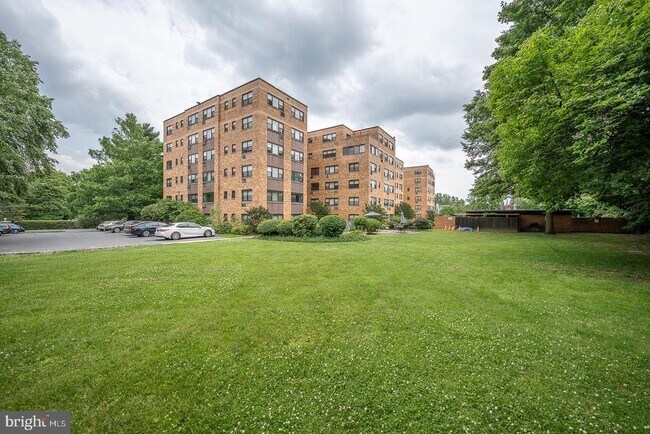 Building Photo - 40 Old Lancaster Rd