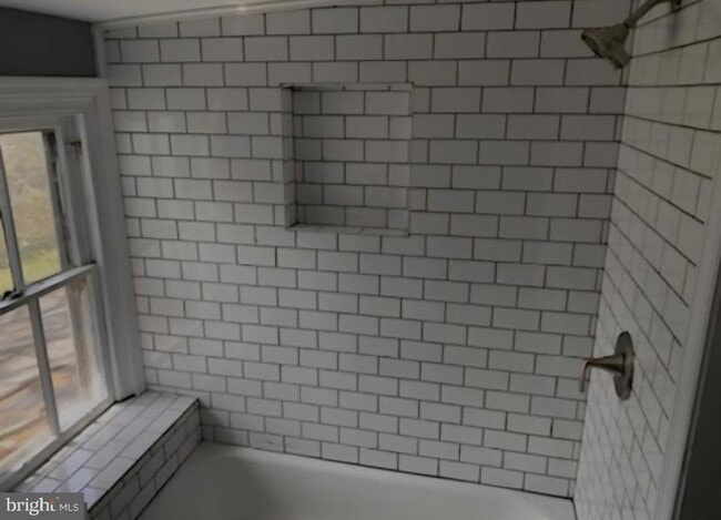 Building Photo - 365 N Evans St