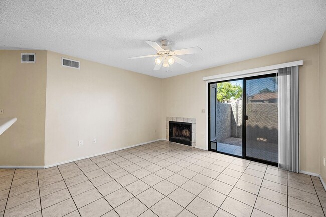 Building Photo - 533 W Guadalupe Rd