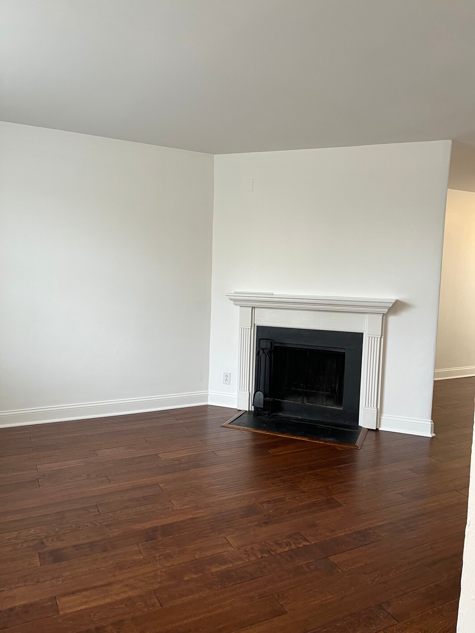 Building Photo - 2721 S Walter Reed Dr