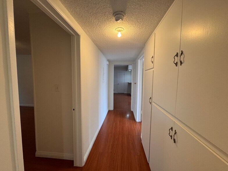 Building Photo - 1065 S Holt Ave