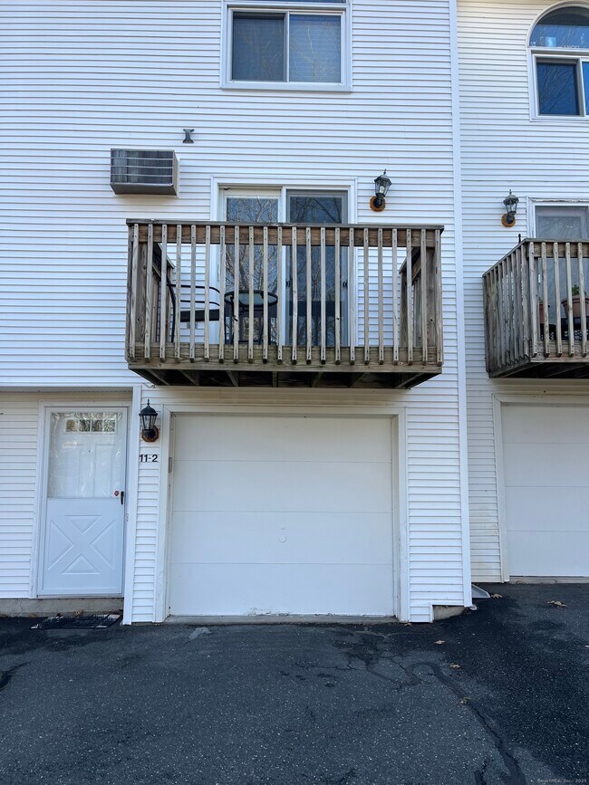 Building Photo - 585 Park Rd