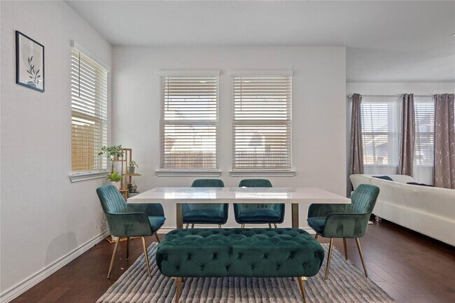 Building Photo - 3007 Salvidar Bend