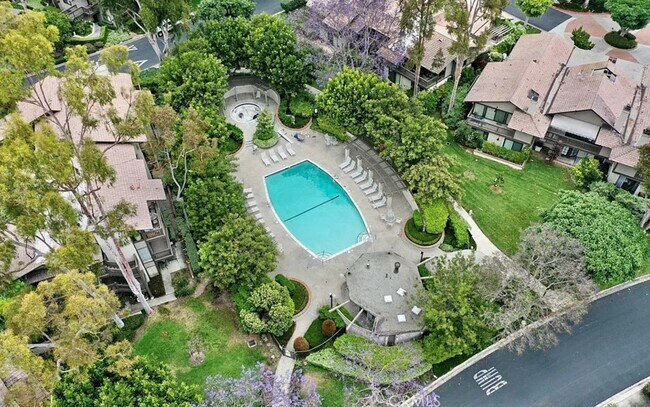 Building Photo - 14 Lago Norte