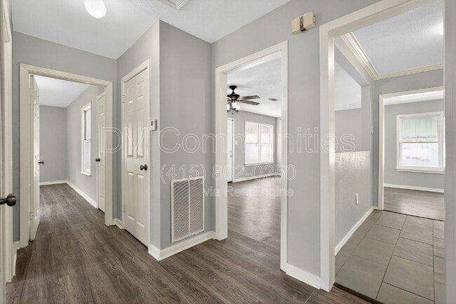 Building Photo - 709 S 7th St