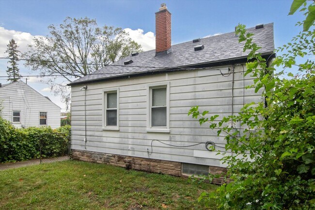Building Photo - 3 bedroom $1150