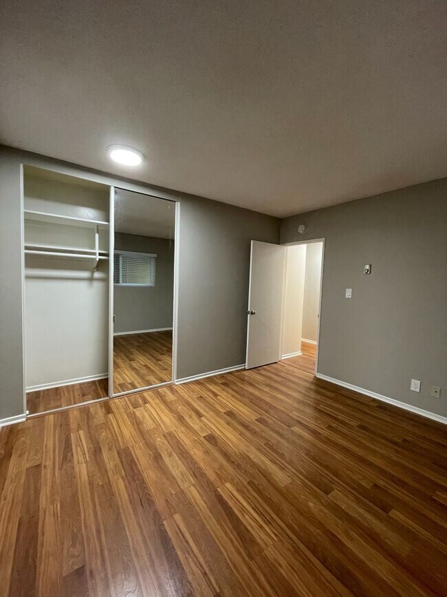 Building Photo - 2 Bedroom, 2 Bath Condo Blocks to the Beach, Pet Friendly, Sunset Views, Parking!