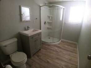 Building Photo - Newly Remodeled 1 Bedroom