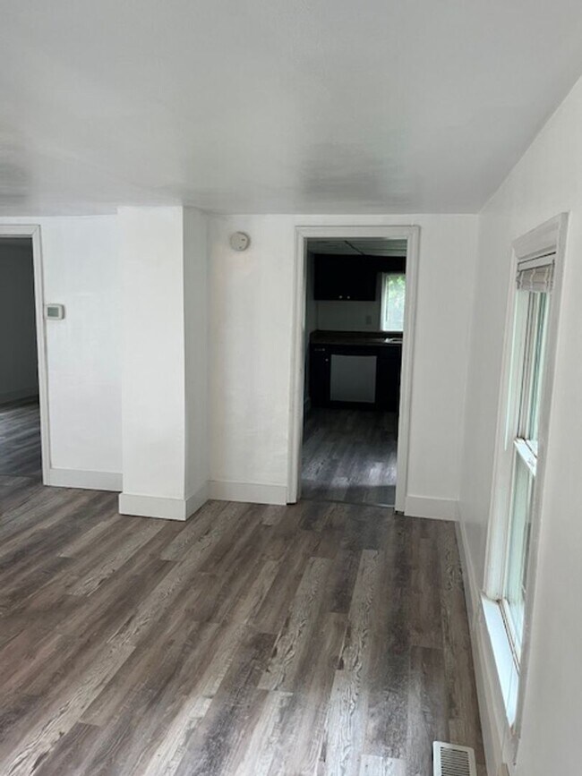 Building Photo - Charming 2-Bedroom Home Near Switchyard Park – Available August!