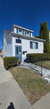 Building Photo - 2902 Pine Ave