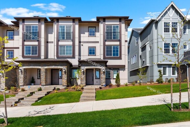 Primary Photo - 3 Bedroom 2.5 Bathroom Stunner with Covere...