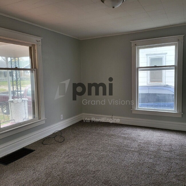 Building Photo - 852 W Waggoner St